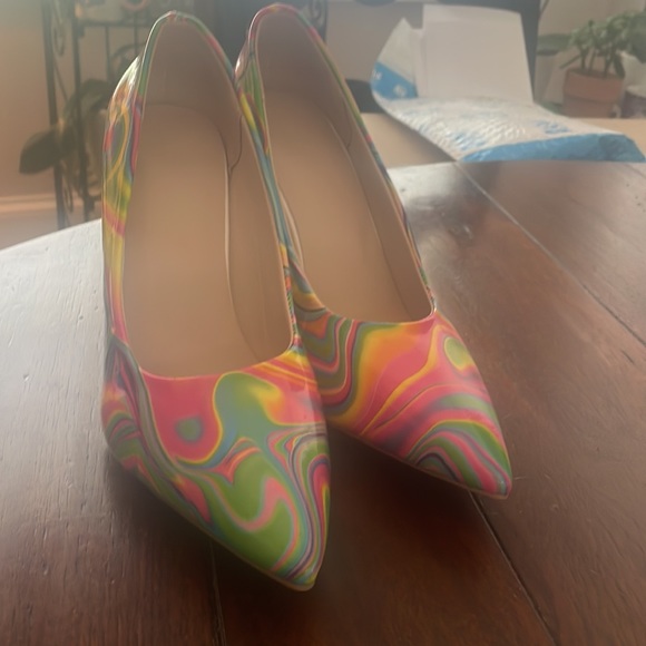 Size 6 - Picture 2 of 4